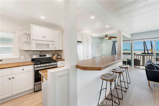 Detail Gallery Image 10 of 54 For 1003 Seal Way, Seal Beach,  CA 90740 - 6 Beds | 4 Baths