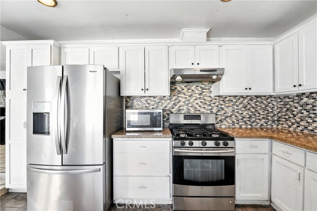 Detail Gallery Image 4 of 22 For 10333 Capistrano Ave, South Gate,  CA 90280 - 2 Beds | 2 Baths