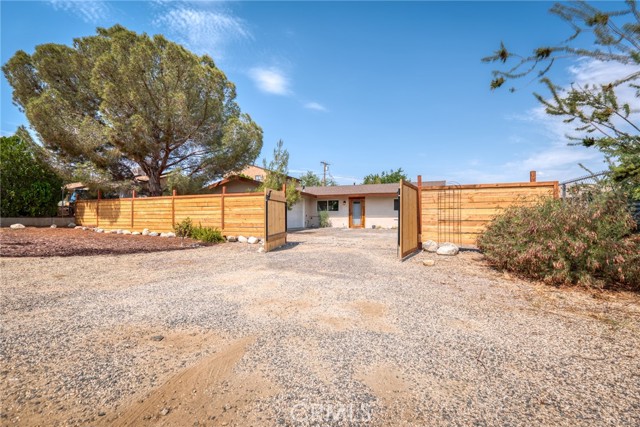 Detail Gallery Image 2 of 25 For 7754 Shawnee Trl, Yucca Valley,  CA 92284 - 2 Beds | 1 Baths