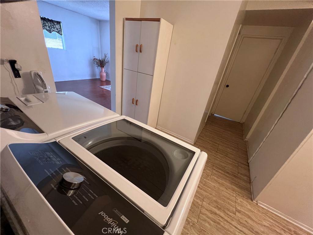 https://media.crmls.org/medias/d6b20bf1-ef02-41d9-bb7e-48175728d571.jpg?preset=X-Large