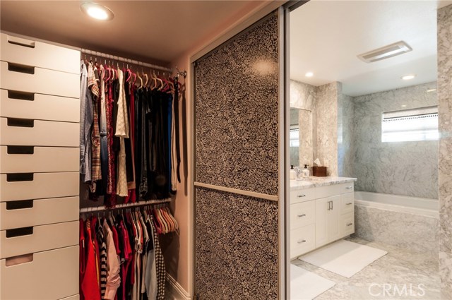 24 Bermuda Court, Manhattan Beach, California 90266, 3 Bedrooms Bedrooms, ,1 BathroomBathrooms,Residential,Sold,Bermuda,SB17026195