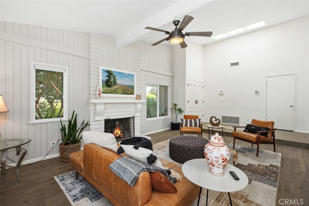 MLS #OC25256691 image #2