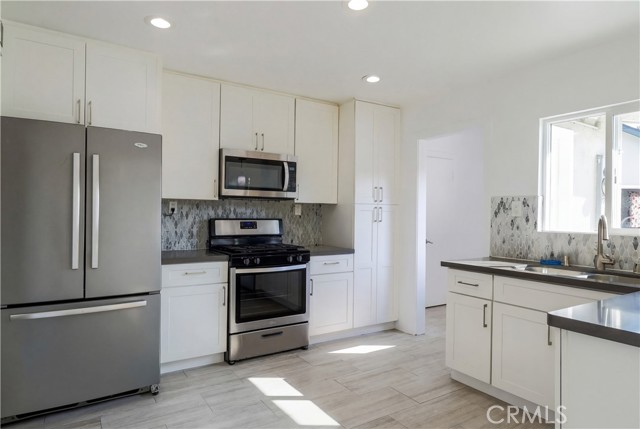 Detail Gallery Image 3 of 11 For 2818 W Bridgeport, Anaheim,  CA 92804 - 3 Beds | 1/1 Baths