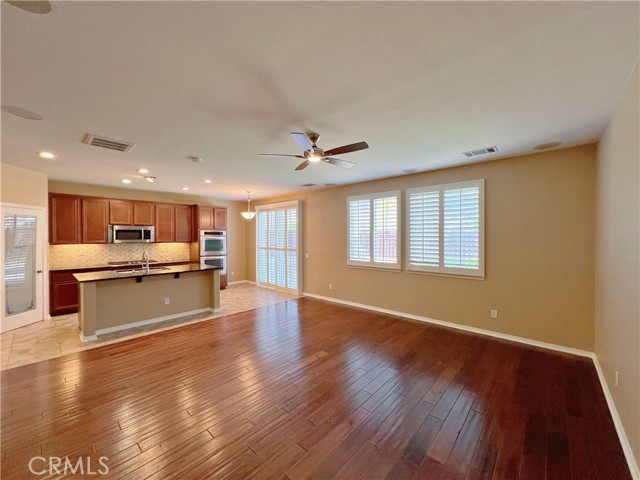 Detail Gallery Image 8 of 27 For 32647 Dorset Ct, Temecula,  CA 92592 - 4 Beds | 2/1 Baths