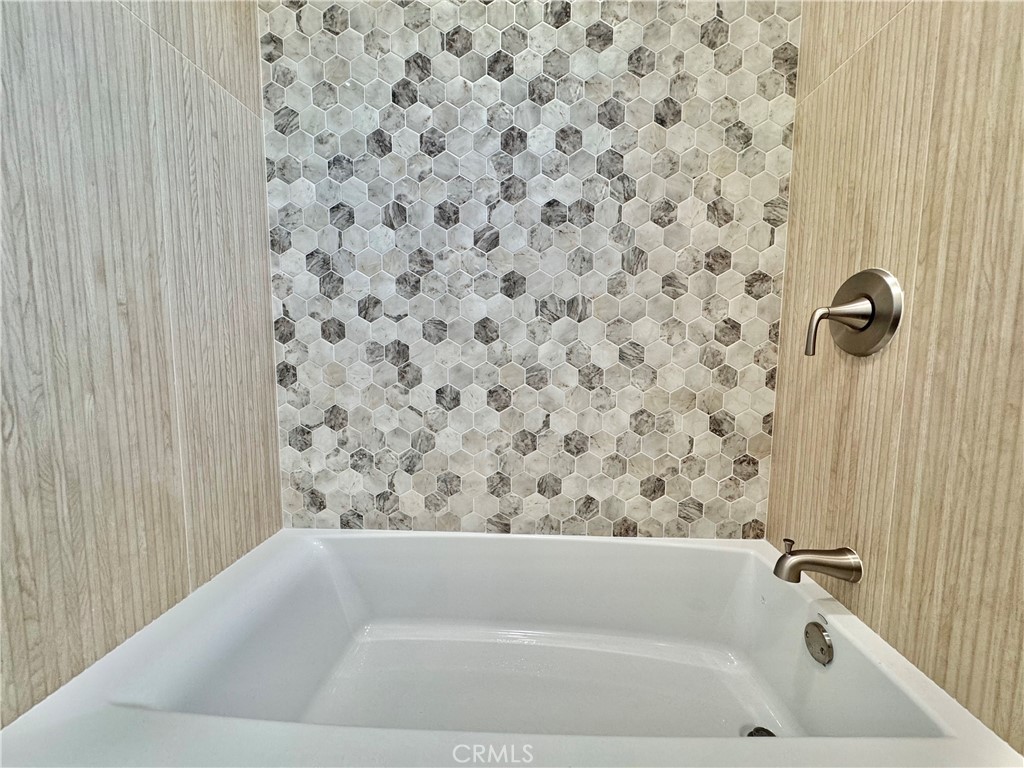 https://media.crmls.org/medias/d6b494d1-f91c-46d0-9608-cfbdd499647a.jpg?preset=X-Large