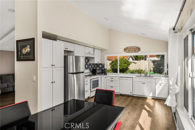 Detail Gallery Image 16 of 29 For 605 W Curie, Santa Ana,  CA 92707 - 4 Beds | 2 Baths