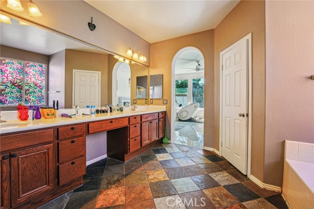 Detail Gallery Image 9 of 22 For 1471 Hunter Moon Way, Beaumont,  CA 92223 - 4 Beds | 2 Baths