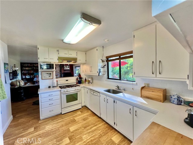 10431 Edgewater Drive, Kelseyville CA: https://media.crmls.org/medias/d6b61f83-fb0f-493e-9a9b-ffbb123b2c2e.jpg