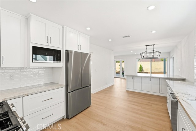 Detail Gallery Image 11 of 38 For 4171 Blackfin, Irvine,  CA 92620 - 4 Beds | 2/1 Baths