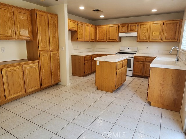 Detail Gallery Image 4 of 9 For 1144 E Sedona Dr #118,  Orange,  CA 92866 - 3 Beds | 2/1 Baths