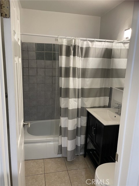 Detail Gallery Image 9 of 16 For 18004 Martha St, Encino,  CA 91316 - 3 Beds | 3 Baths