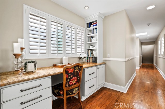 Detail Gallery Image 18 of 37 For 212 2nd St, Seal Beach,  CA 90740 - 4 Beds | 3/1 Baths