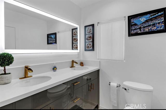 Detail Gallery Image 10 of 45 For 3206 W 27th St, Los Angeles,  CA 90018 - – Beds | – Baths