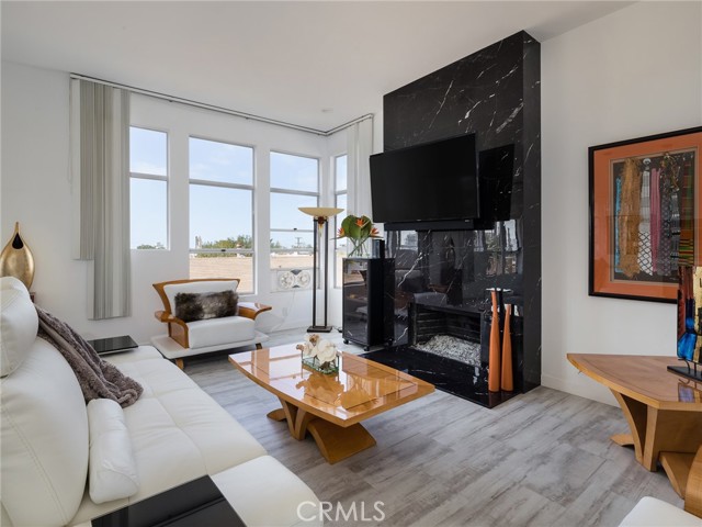 645 1st Place, Hermosa Beach, California 90254, 3 Bedrooms Bedrooms, ,2 BathroomsBathrooms,Residential,Sold,1st,SB22033969