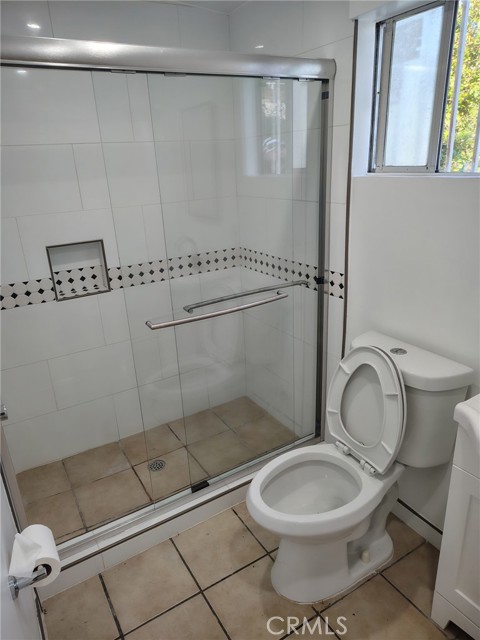 Detail Gallery Image 2 of 7 For 1822 W 41st St, Los Angeles,  CA 90062 - 2 Beds | 1 Baths