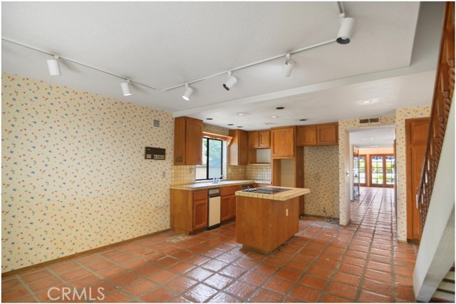 627 19th Street, Huntington Beach CA: https://media.crmls.org/medias/d6b96872-2637-43b1-93eb-d4f770ef9f7d.jpg