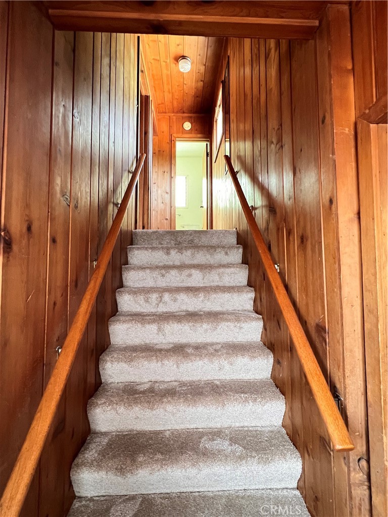 https://media.crmls.org/medias/d6ba18f7-d419-46cb-b470-688814d83584.jpg?preset=X-Large