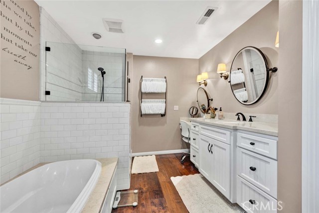 Image 29 of 60 For 20012 Mural Circle