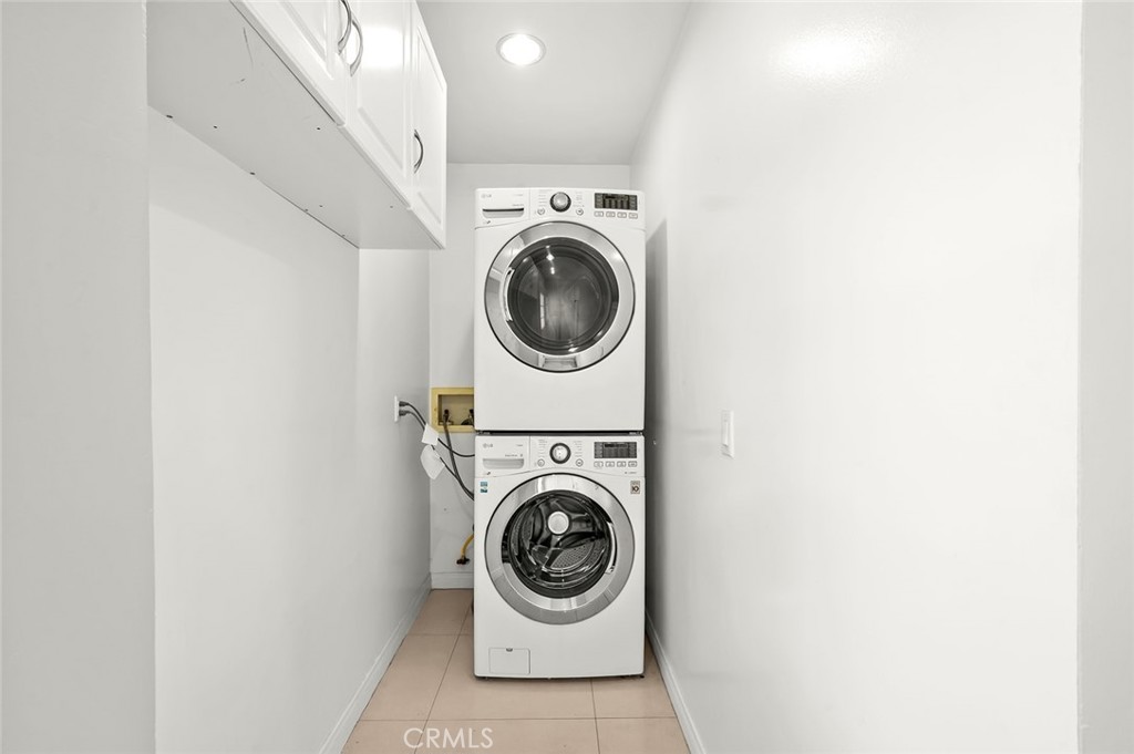 https://media.crmls.org/medias/d6badc99-93a3-4784-84f5-cd70b6ae2031.jpg?preset=X-Large