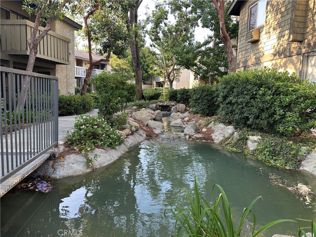 https://media.crmls.org/medias/d6bbd621-1c3a-4a1f-bd3c-a838579a6bbf.jpg?preset=X-Large