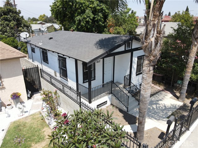 Detail Gallery Image 2 of 31 For 2117 E 112th St, Los Angeles,  CA 90059 - – Beds | – Baths