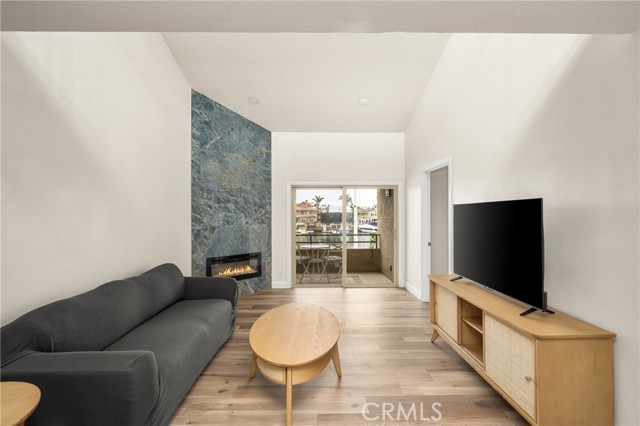 Detail Gallery Image 6 of 42 For 17110 Bluewater Ln, Huntington Beach,  CA 92649 - 1 Beds | 1/1 Baths