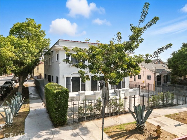 873 W 41st Drive, Los Angeles CA: https://media.crmls.org/medias/d6bd1f8d-0891-475e-9b13-4e28465f0f9e.jpg