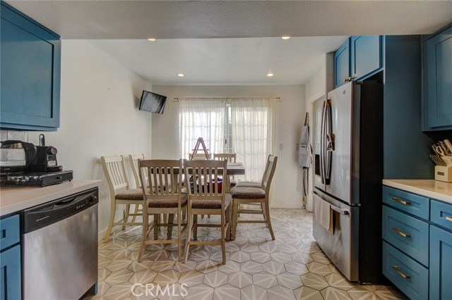 Detail Gallery Image 6 of 22 For 271 S San Dimas Canyon Rd, San Dimas,  CA 91773 - 2 Beds | 2/1 Baths