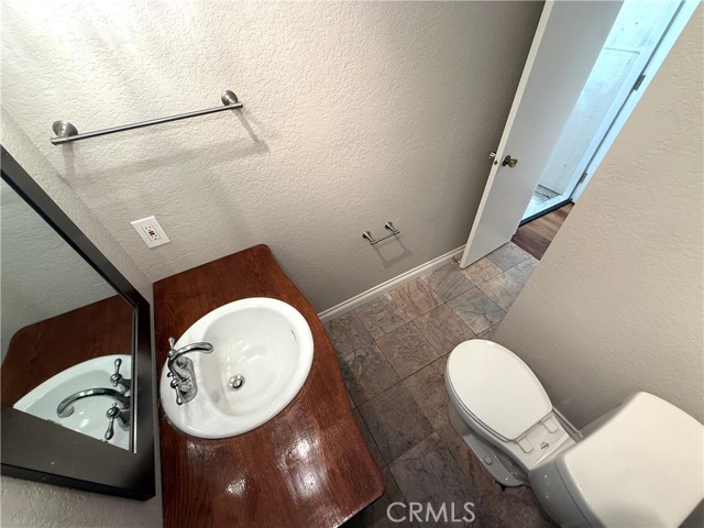 Detail Gallery Image 11 of 29 For 6 Pepper Ct, Inglewood,  CA 90302 - 4 Beds | 2/1 Baths