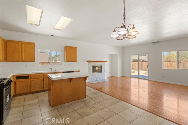15240 Sapphire Court, Victorville CA: https://media.crmls.org/medias/d6be6c15-88fa-4d5c-9b7a-f3d213d59db9.jpg