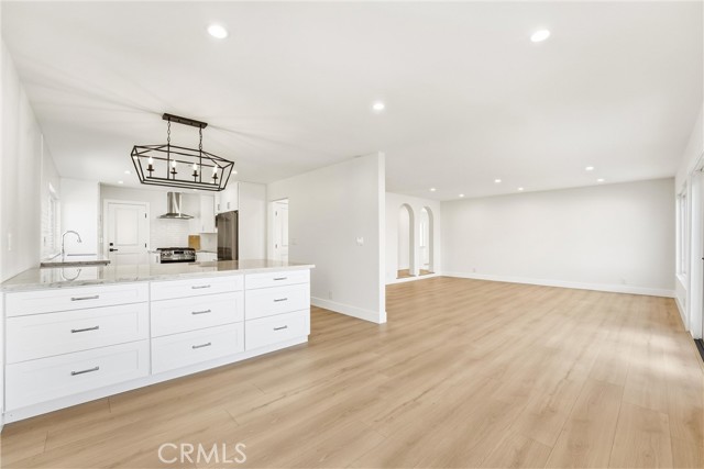 Detail Gallery Image 8 of 38 For 4171 Blackfin, Irvine,  CA 92620 - 4 Beds | 2/1 Baths