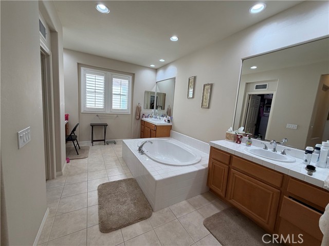Detail Gallery Image 12 of 22 For 7 Heather, Irvine,  CA 92620 - 4 Beds | 3/1 Baths