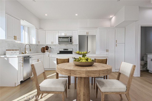 2402 S Cochran Avenue, Los Angeles CA: https://media.crmls.org/medias/d6beb37d-d20c-4986-9860-3ce1f4d6672c.jpg