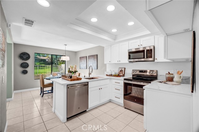 Detail Gallery Image 14 of 48 For 913 Whitewater, Fullerton,  CA 92833 - 2 Beds | 2/1 Baths