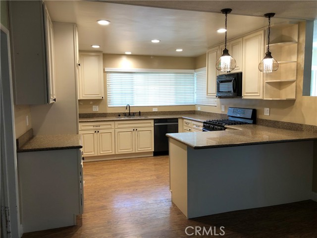 Detail Gallery Image 6 of 35 For 3681 Chateau Ct, Riverside,  CA 92505 - 3 Beds | 2 Baths