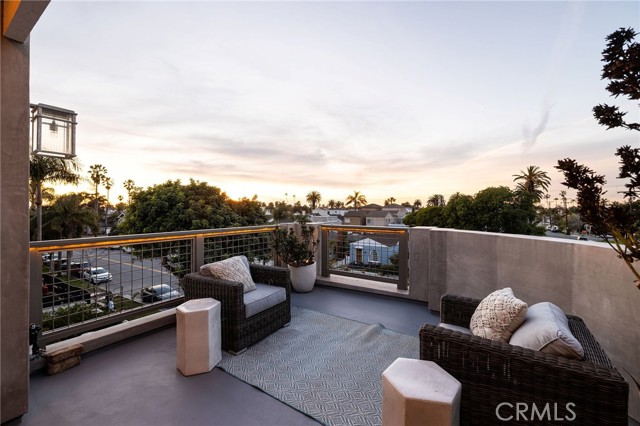 Detail Gallery Image 35 of 52 For 428 7th, Huntington Beach,  CA 92648 - 3 Beds | 3/1 Baths