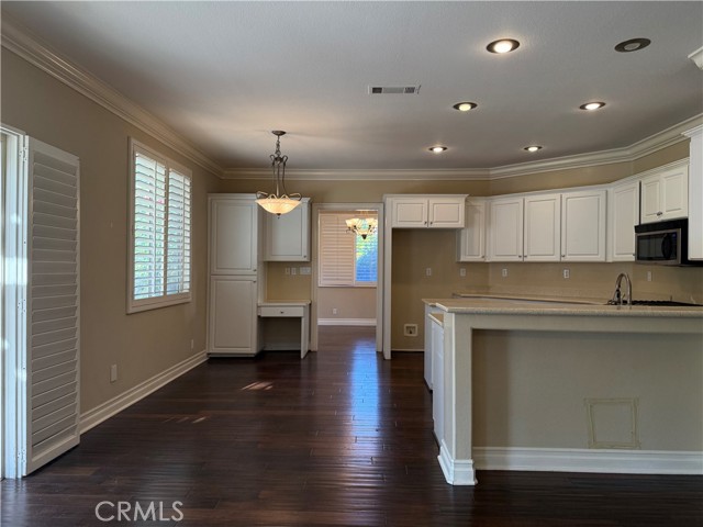 Detail Gallery Image 8 of 21 For 1354 Williamsburg Ln, Corona,  CA 92882 - 4 Beds | 3 Baths