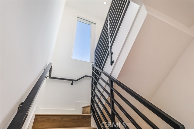 Detail Gallery Image 19 of 22 For 1704 S Redondo Bld, Los Angeles,  CA 90019 - 4 Beds | 4 Baths