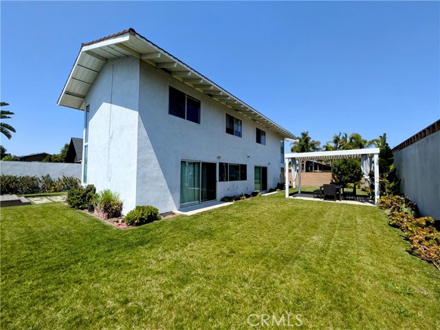 Detail Gallery Image 16 of 17 For 20291 Bancroft Cir, Huntington Beach,  CA 92646 - 4 Beds | 2/1 Baths