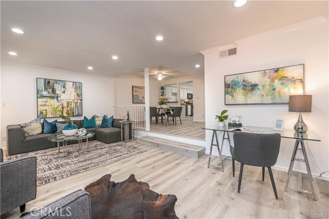 Detail Gallery Image 7 of 22 For 4807 Woodley Ave #206,  Encino,  CA 91436 - 2 Beds | 2 Baths