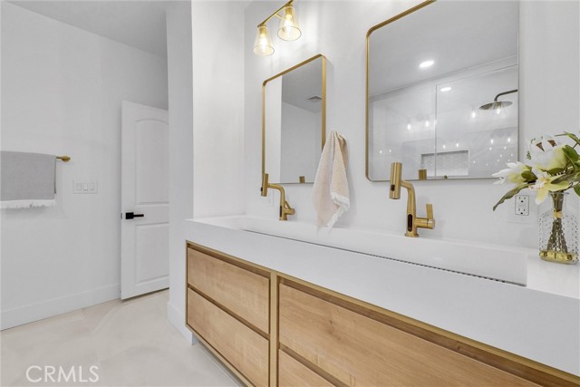 239 N San Antonio Avenue, Upland CA: https://media.crmls.org/medias/d6c229cc-21fe-4dd2-a0aa-a21eec8e19bf.jpg