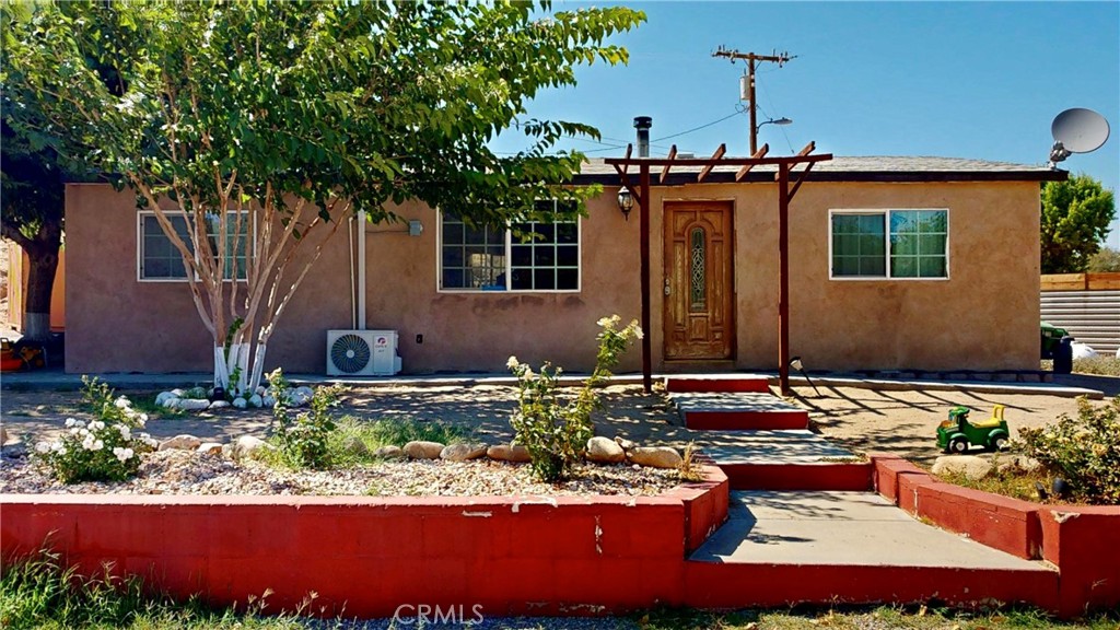 https://media.crmls.org/medias/d6c234d5-d82d-4062-a0fe-87026c750c44.jpg?preset=X-Large