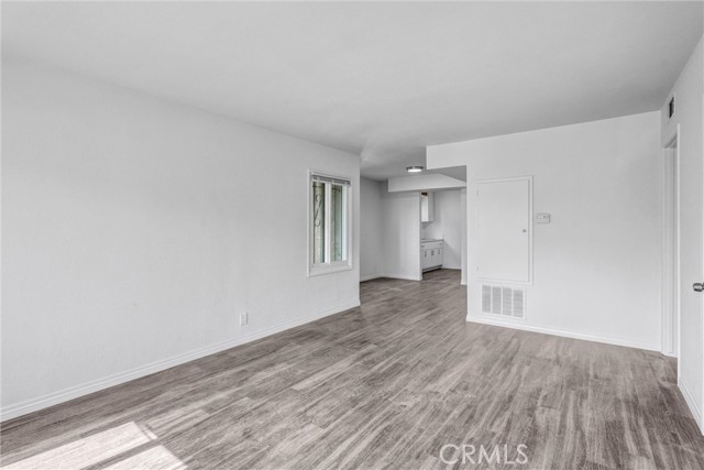 Detail Gallery Image 3 of 16 For 10523 Haas Ave, Los Angeles,  CA 90047 - 2 Beds | 1 Baths