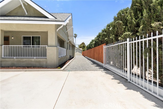 Detail Gallery Image 32 of 52 For 1251 Leighton Ave #1251,  Los Angeles,  CA 90037 - 5 Beds | 2 Baths