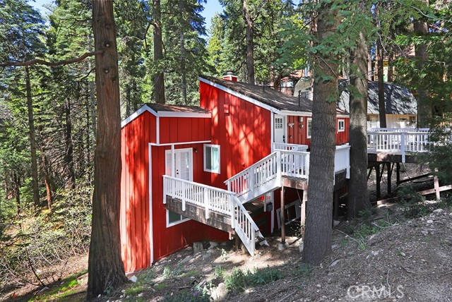 Detail Gallery Image 1 of 36 For 531 W Victoria Ct, Lake Arrowhead,  CA 92352 - 4 Beds | 2/1 Baths