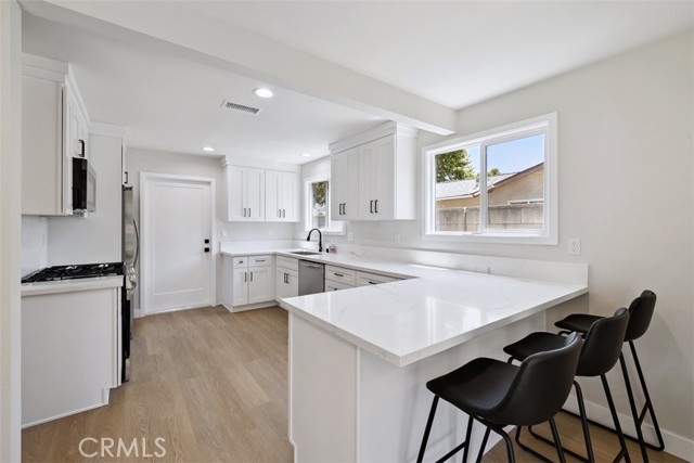 Detail Gallery Image 6 of 37 For 5704 Katherine St, Simi Valley,  CA 93063 - 5 Beds | 2 Baths