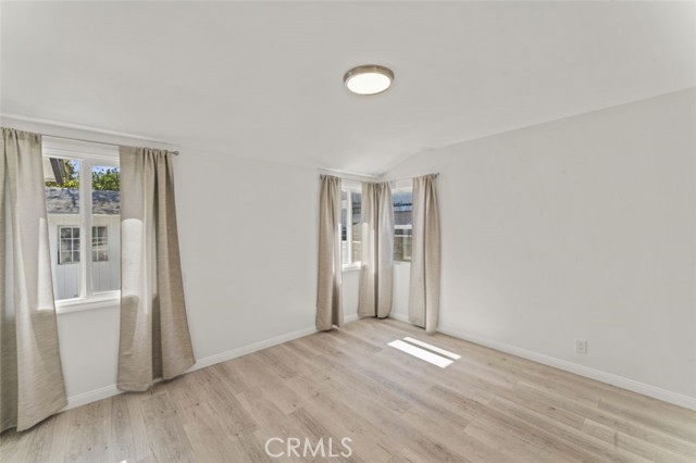 Detail Gallery Image 14 of 32 For 14722 Strathern, Panorama City,  CA 91402 - 5 Beds | 3 Baths