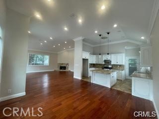 Detail Gallery Image 2 of 35 For 4912 Hesperia Ave, Encino,  CA 91316 - 3 Beds | 3 Baths