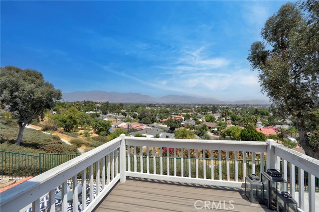 11930 Edgecliff Avenue, Sylmar CA: https://media.crmls.org/medias/d6c58a23-4a31-4cd8-8cf2-6b2ff9eb2a88.jpg