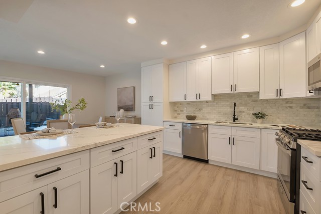 Detail Gallery Image 8 of 28 For 27039 Rio Prado Dr, Valencia,  CA 91354 - 3 Beds | 2 Baths